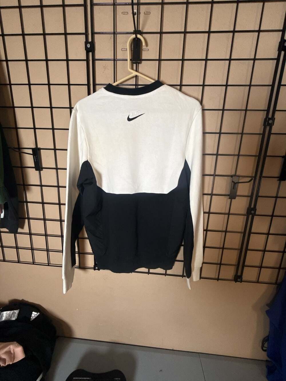 Nike - Picture 3 of 4
